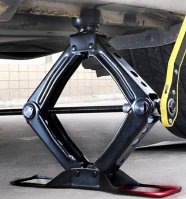 新能源汽車用錯(cuò)剪式千斤頂將會(huì)損失10萬