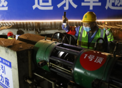 千斤頂成功完成南玉高鐵跨黎湛鐵路特大橋轉體梁轉體任務