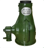 巨石滾落男子被困,民警用機械千斤頂成功救援