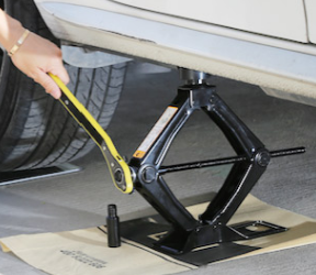 汽車千斤頂頂升車輛時,哪些位置屬于危險位置