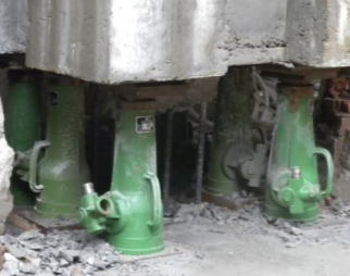 螺旋千斤頂在頂升建筑橫梁方面的應用