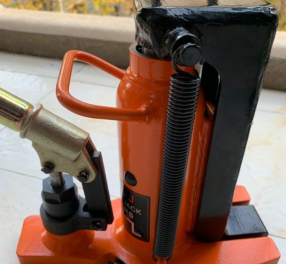 液壓千斤頂怎么降下來(落不下來怎么辦)