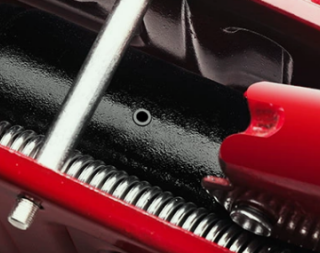 臥式千斤頂?shù)挠烷y門被油漆黏住了怎么辦